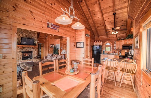 Sevierville Cabin | MOUNTAINTOP EXPERIENCE - Private Panoramic Views of the Great Smoky Mountains
