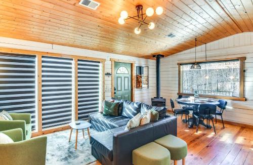 Bailey House | Mtn-View Haven w/Hot Tub: 9 Mi to Dtwn Bailey