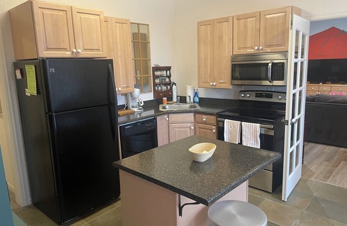 Ralston Valley Apartment | MTR Private Furnished 2BR-Quiet, Ground level, Pet Friendly, Interim stay