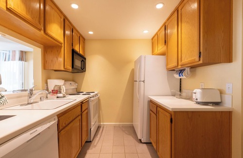 San Diego Country Estates Hotel | Nature Getaway | 4 Units w/Kitchen, Pool & Free Parking | Near Wineries, Hiking