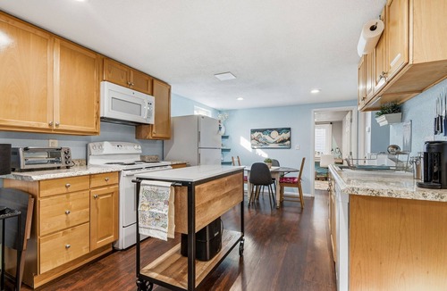 Lakewood Apartment | Near Denver-Sep Entrance-W/D-Park Access-Parking-Backyard