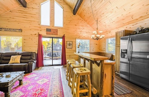 Ponderosa Pines House | Near Town W/Scenic Deck, Hot tub, Free WiFi, Full Kitchen & More
