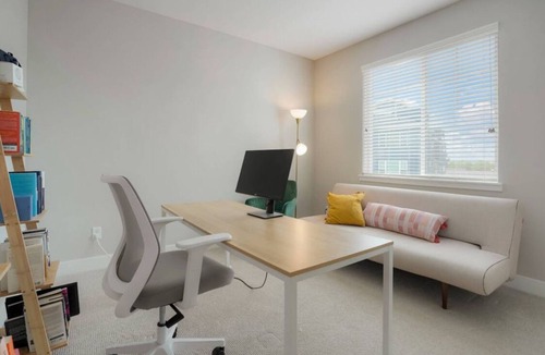 Barths House | New 3-bedroom Townhome in Edgewater with Attached Garage and Fenced Yard