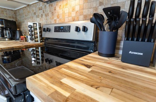 Aurora Apartment | "NEW" Centrally Located Mid-Mod Comfort-Near Anschutz