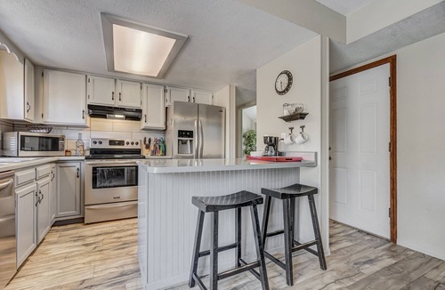 Northwest Colorado Springs House | NEW! Centrally located I Garden of the Gods I Pets