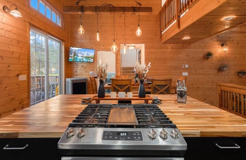 Aspen Park House | New. Elegant Colorado Cabin. Hot Tub. Gourmet Kitchen Lots of room