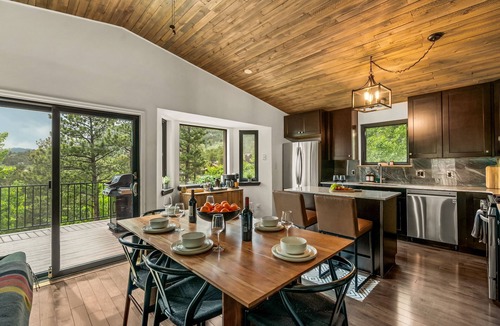 Bailey House | NEW Hot Tub + Arcade + Fire Pit + Mtn Views