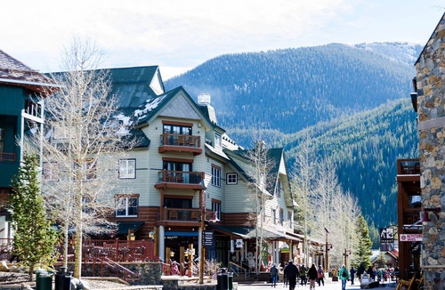 Lakeside Village Condo | *New Listing* 3 Bedroom Luxury Condo in Keystone, Close to Mountain House