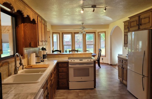 Montrose House | New Listing-Beautiful 3 bedroom home in SAFE, QUIET Spring Creek neighborhood.