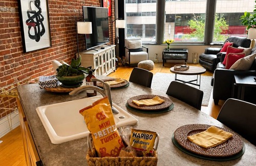 Downtown Denver Condo | NEW LISTING Charming 2/2 loft/heart of downtown. 5 min walk Convention Center