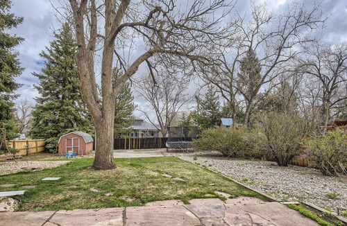 Park East Apartment | New Listing! Charming Apartment- Fireplace/Grill/Patio/Yard/Foosball