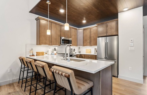 Keystone House | New luxury 3-bedroom 2 car garage townhome. Walking distance to River Run.