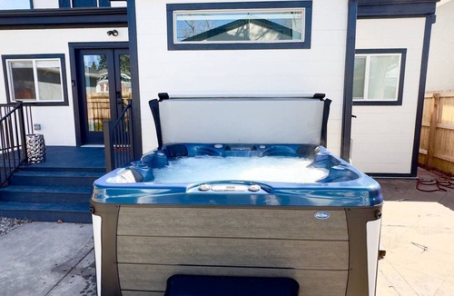 Berkeley House | NEW Luxury Home w/HOT TUB, Fire Pit & Private Yard Denver Highlandsnn