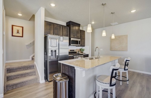 Colorado Springs House | NEW Modern Interquest Stay King Bed Balcony