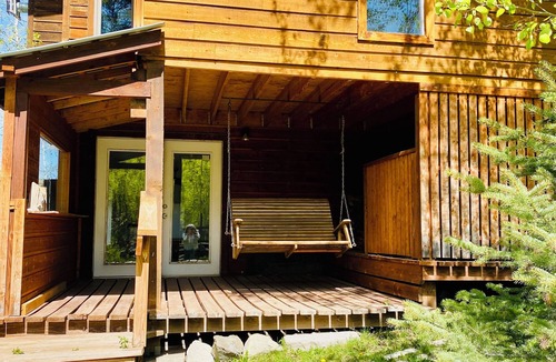 Marble House | New! Relax and enjoy this peaceful, secluded home at the end of the road.