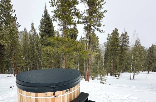 Bailey Ski Chalet | New Secluded Mtn Chalet w/Hot Tub, Sauna, Stargazing