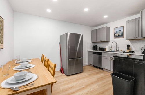 Pueblo Apartment | NEW ! Stylish Loft in DT Pueblo – Sleeps up to 6