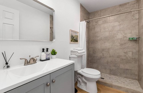 Pueblo Apartment | NEW ! Stylish Loft in DT Pueblo – Sleeps up to 6