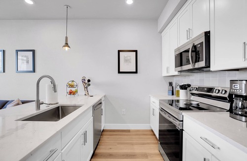 West Colfax Condo | NEW Urban Retreat - King Ensuite, Office, Private Parking
