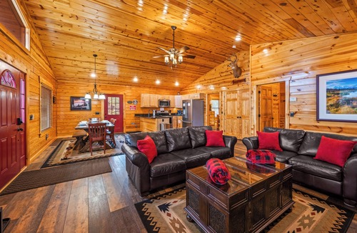 White Oak Lodge Cabin | New! White Oak Resort Cabin Near GSMNP – 2BR/2BA – Hot Tub – Easy Access – Pool