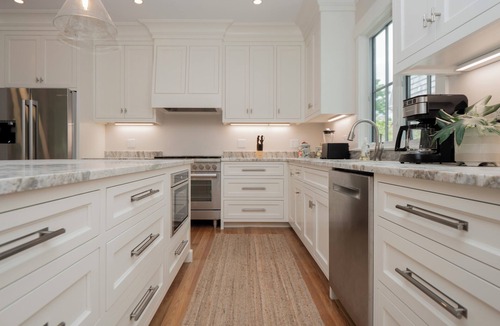Top of the Hill House | Newly fully renovated 5 bedroom close to all that Newport has to offer
