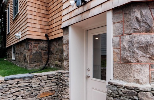 Top of the Hill House | Newly fully renovated 5 bedroom close to all that Newport has to offer