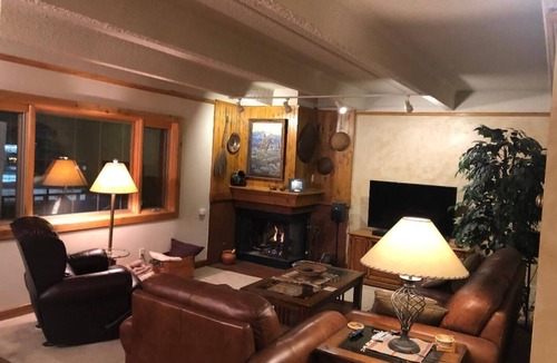East Village at Copper Condo | Newly Remodeled 2Bd, 2Ba/Steps From The Super B-lift/ski rental/restaurant/bus