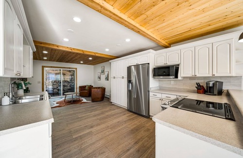 Hermosa House | Newly Remodeled Mountainside Duplex w/Epic Views-Upper Floors, Optional Hot Tub