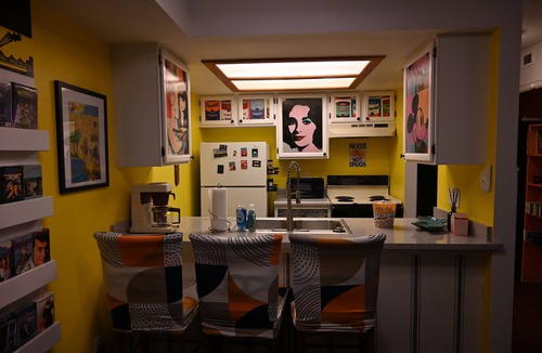 Aurora Apartment | Newly Renovated 80s Secret Time Portal minutes from DIA, Buckley AFB & Shopping