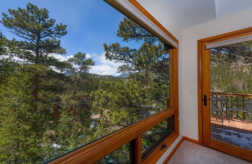 Aspen Brook House | Next to Rocky Mtn Natl Pk Luxury Vacation Home Views & River Spotless with AC