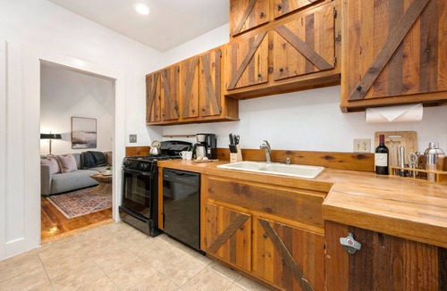 Old Town West House | Oak Street Bungalow Walk to Old Town & CSU