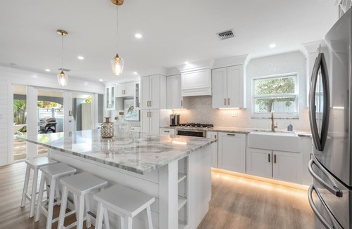 New Town House | OASIS SOUTH~Stunning 5 BR/3 Ba w/Pool!