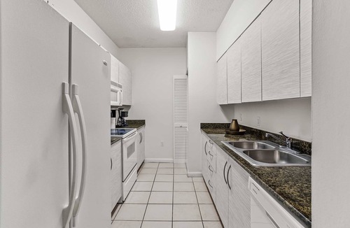 Brickell Condo | Ocean & City View Brickell Condo w free parking