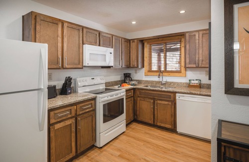 Red River Resort | OFFICIAL LISTING | Worldmark Red River 2BR w/Fireplace, balcony and chair lift