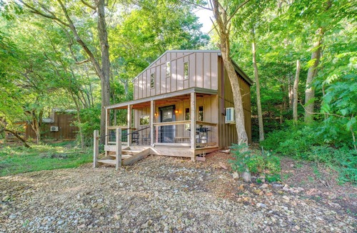 Powell Apartment | On-Site Hiking & Fishing! 4-Cabin Ozark Getaway