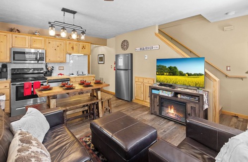Red River Cabin | On the River "River Retreat Southwest Cabin #1" In Town, Remodeled, Pet Friendly