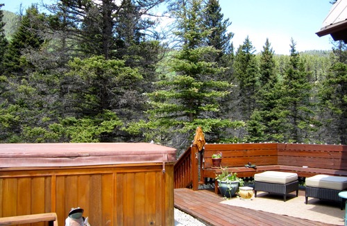 Red River House | ON THE RIVER w/HOT TUB-Picture Perfect Luxury Red River Ski Chalet