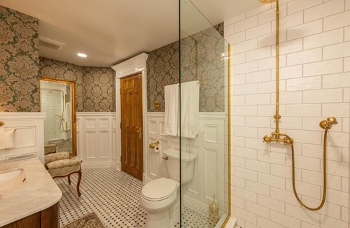 Pueblo Hotel | Orman Mansion - Pueblo's Most Luxurious Stay!
