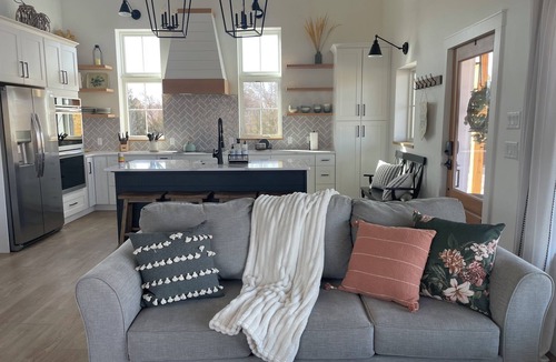 Palisade House | Palisade Vineyard Retreat with Mountain Views, Hot Tub & Outdoor Living