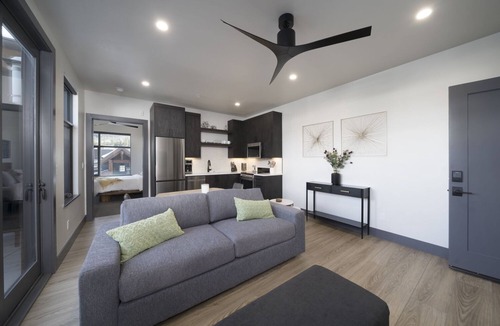 Breckenridge Condo | Park Ave Flat 4 | Luxury Condo & Minutes to Everything!