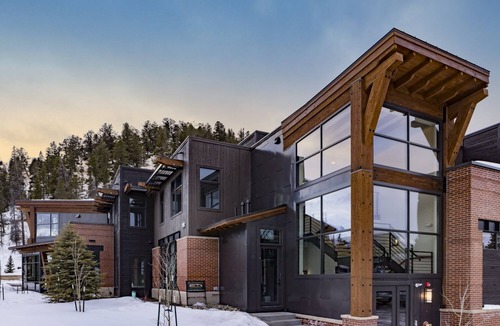 Breckenridge Condo | Park Ave Flat 4 | Luxury Condo & Minutes to Everything!