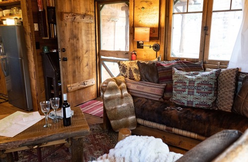 Twin Lakes Cabin | PERFECT Family Retreat, ROMANTIC Getaway, Racer's Base Camp! QUIET. Beautiful!