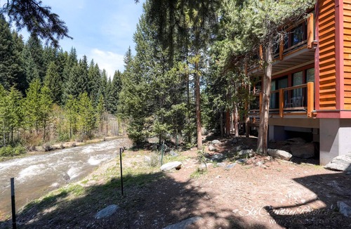 Peak 9 Condo | Perfect for Groups! Sleeps 10. Breathtaking Views, Walk to Slopes