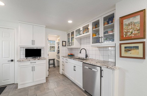 Castle Rock House | Perfect Location! 3 blocks to vibrant Downtown. Steps to bike and hiking trails!