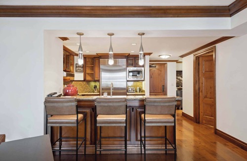 Highlands Townhomes Condo | Perfectly Located 2BR/2BA at Park Hyatt Beaver Creek - Ski In/Ski Out