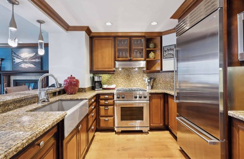Highlands Townhomes Condo | Perfectly Located 2BR/2BA at Park Hyatt Beaver Creek - Ski In/Ski Out