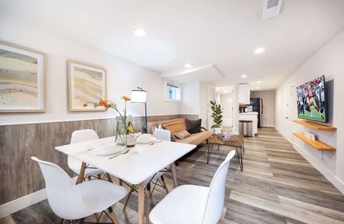 Wallingford House | Pet Friendly 1BR Basement w, Gym, Near UW &Hospital