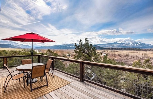 Carbondale House | Pet-Friendly Carbondale Retreat with A/C, Fireplace, Deck & Expansive Sopris Views