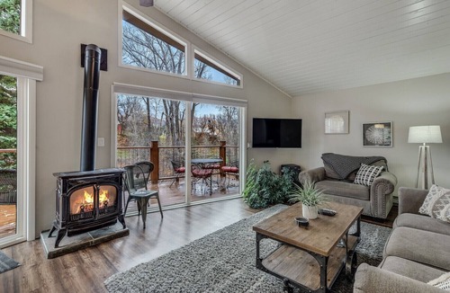 Glenwood Springs House | Pet-Friendly, Private Creekside Retreat Near Town & Hot Springs
