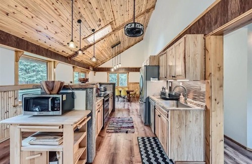 Sunny Slope House | Pet & Kid Friendly - 5 min to Main St. - Private Breckenridge Retreat